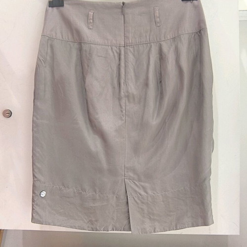 Genuine silk Hugo Boss skirt size M like new, gray