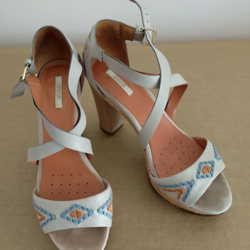 Geox pip toe sandals in soft gray color like new, size 38