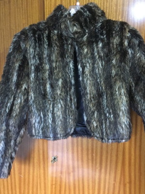 Short fur size small like new, brown