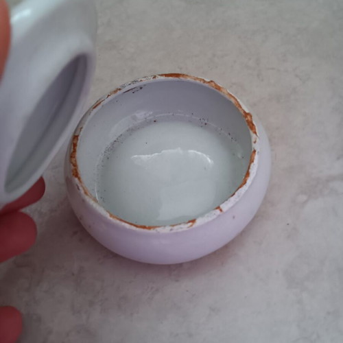 Small decorative jewelry box used, white, requires cleaning