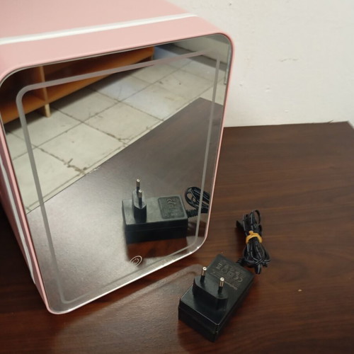 Mini beauty fridge 4 liter like new