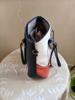 Tricolor shoulder bag like new with gold details