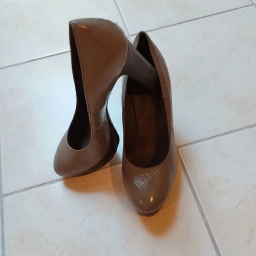 Wall Street pumps taupe leather, size 40