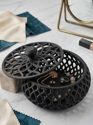 3D принтирана кутия за бижута матово черна нова с капак