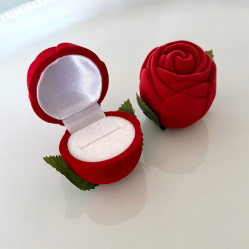 Velvet ring box in red rose shape new