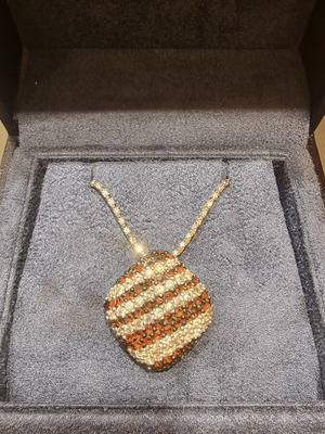 Silver 925 pendant with chain and zircon stones