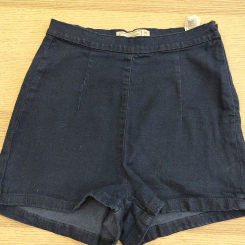 Pink Woman pin up denim shorts, like new, dark blue, size M