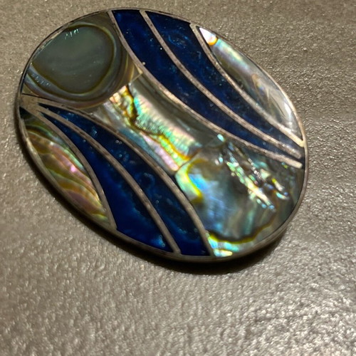 Silver pin pendant like new with colorful mother-of-pearl abalone