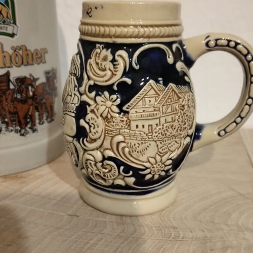Set of 2 collectible ceramic beer mugs like new