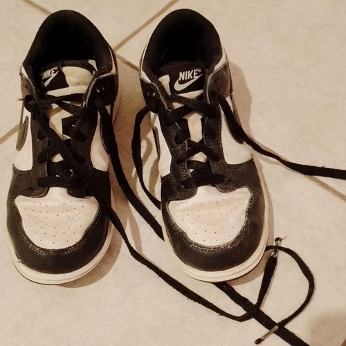 Nike athletic shoes size 34 used, black and white