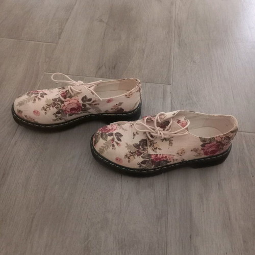 Shoes with floral design like new, size 37