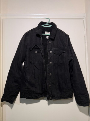 Denim τζάκετ μεταχειρισμένο Bershka μαύρο με εσωτερική γούνα μέγεθος L
