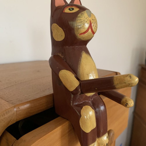 Wooden sitting cat with movable arms, like new, ~20 cm