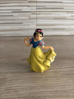 Disney Snow White figure from Bullyland collectible miniatures series