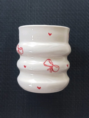 Just Claying Éros stoneware mug with hearts and bows new