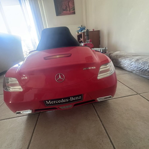 Mercedes children's electric car like new with music and lights