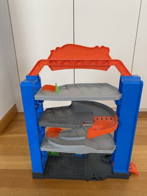Hot Wheels Garage like new