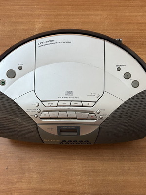 Sony CFD-S100L CD radio cassette-corder like new, portable