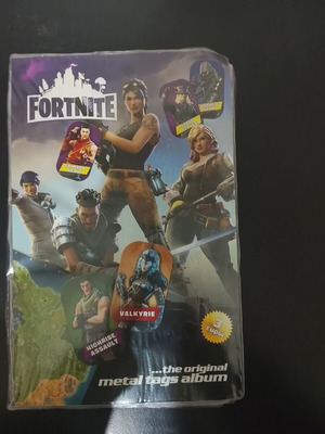 Μεταλλικές τάπες Fortnite μεταχειρισμένες, πακέτο 177 με δώρο άλμπουμ
