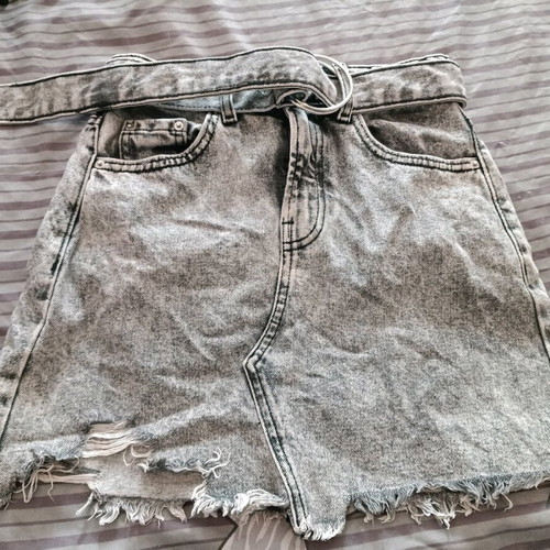 Φούστα τζην Bershka σαν καινούργιο, μέγεθος EU32, ξεβαμμένο στυλ