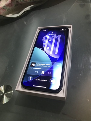 Apple iPhone 13 128GB Midnight used with 4 cases and box, battery 89%