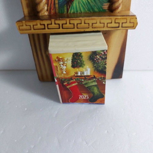 Wooden hanging calendar 2025 new in excellent condition