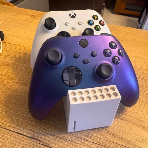 Xbox Series S 500GB console like new with controllers and accessories
