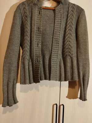 Knitted gray wool cardigan with fur hood used, size M