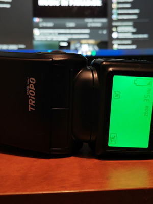Triopo Speedlight TR-981c Flash for Canon like new