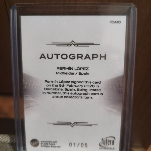 Fermin Lopez on card auto/5 from Futera