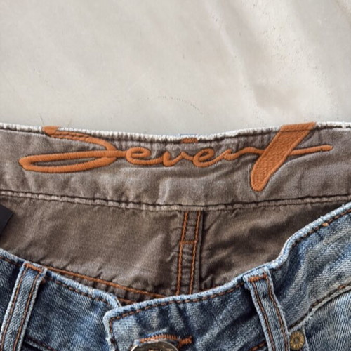 Seven Jeans with rhinestones on back like new, size 40, blue