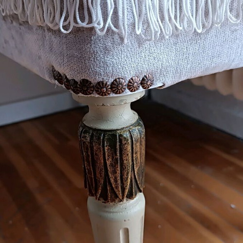Stool like new, upholstered bench with wooden legs