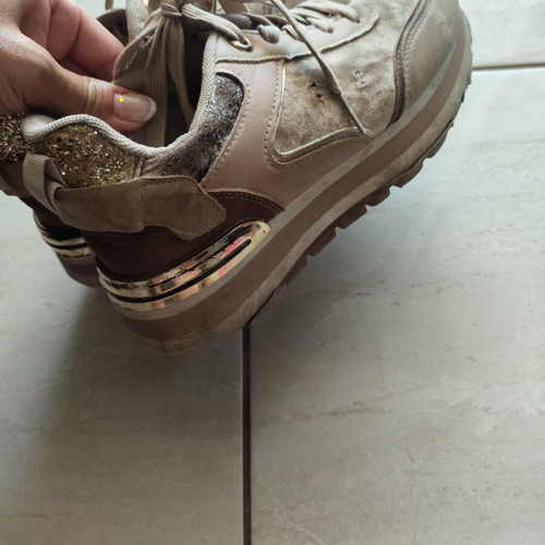 Athletic shoes refurbished, size 38, gold color