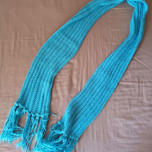 Blue scarf like new with thick knit and warm texture