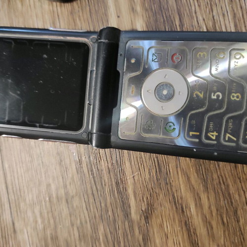 Motorola and Nokia phones used, 2 Motorola and 1 Nokia