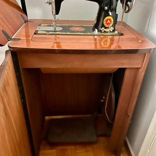 Sewing machine like new