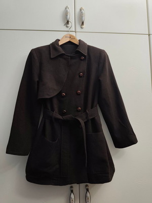 Women's brown suit like new, small size with detachable straps