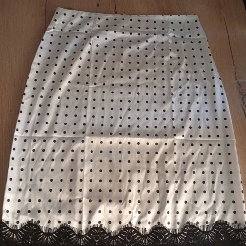 Women's skirt XL new, black and white polka dot
