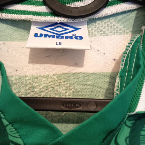 Celtic 1995-1996 kids jersey like new, signed