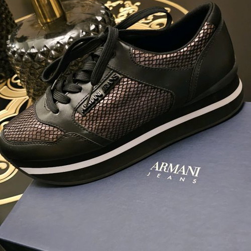 Armani sneakers μεταχειρισμένα, μέγεθος 39, μαύρα αθλητικά