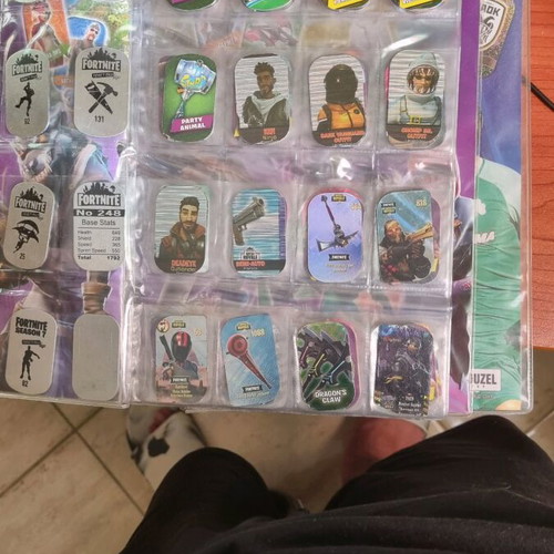Collectible football and Fortnite albums like new, 2 pieces