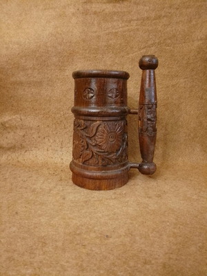 Wooden carved mug used with engravings