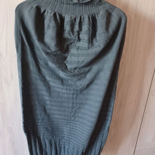 Sleeveless knitted sweater gray like new, very comfortable
