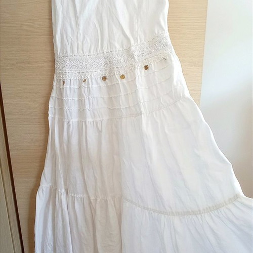 Long white dress used with lace and fake coins
