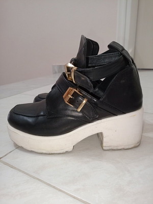 Ankle boots used, size 38, two-tone with gold buckles