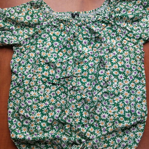 Blouse with daisies used, size M, multicolored