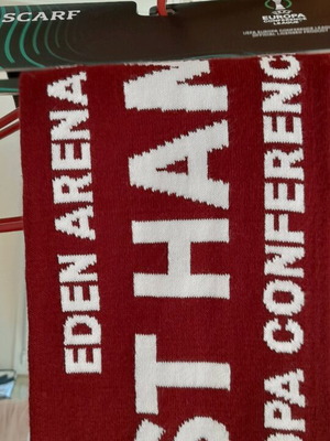 Κασκόλ West Ham καινούργιο, από τον περυσινό τελικό στην Πράγα