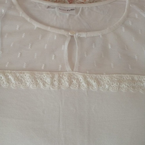 BodyFlirt white blouse size M like new, viscose and elastane