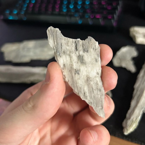 Gypsum crystals with bentonite inclusions from Patra new