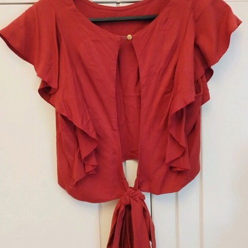 Le Vertige red set like new, skirt with pockets and top with back opening